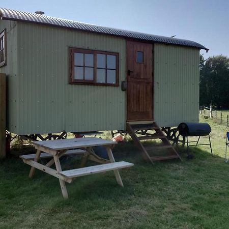 Shepherd Hut On Working Smallholding Ashton Keynes Екстериор снимка