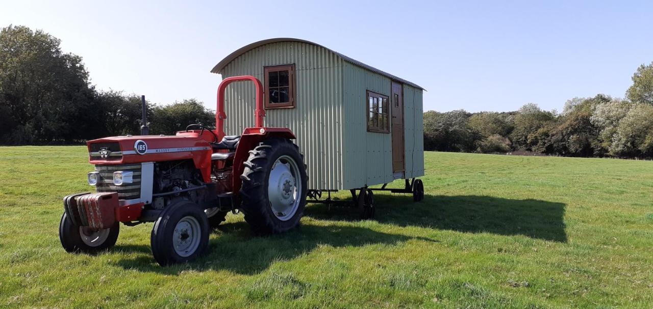 Shepherd Hut On Working Smallholding Ashton Keynes Екстериор снимка